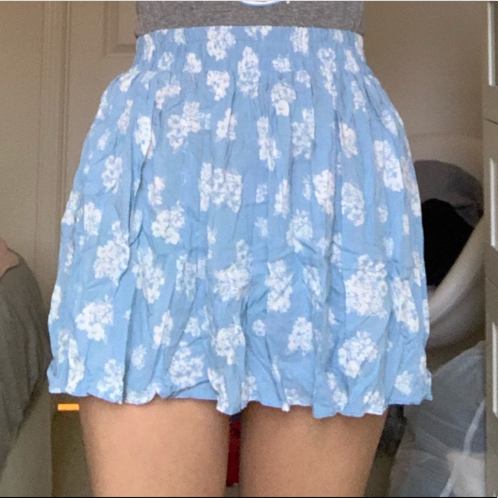 Blue floral print mini skirt